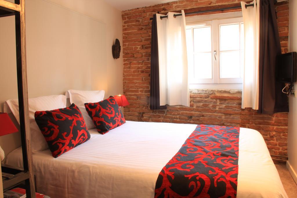 Hotel Des Arts 3*